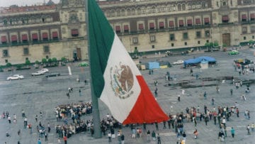¿Cuál es la historia de la bandera de México?